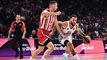 Crvena zvezda - Efes: Crveno-beli imaju minimalnu prednost na poluvremenu