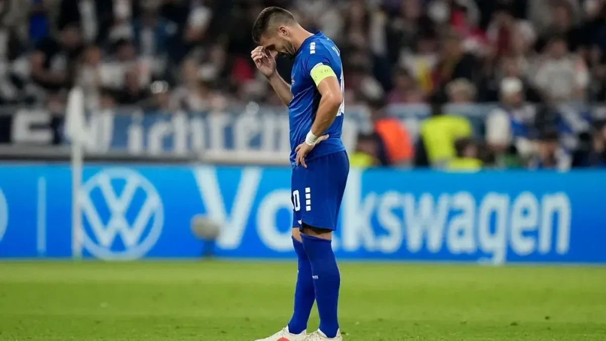 Tadić razbesneo navijače: "Izbacite tog ludaka iz tima"