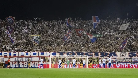 Haos u Splitu! "Torcida" prekinula meč Hajduka i Ajaksa!