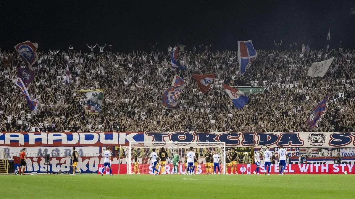Haos u Splitu! "Torcida" prekinula meč Hajduka i Ajaksa!