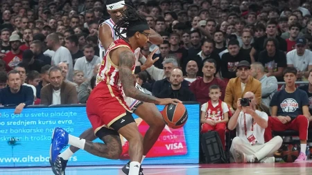 Crvena zvezda - Pariz: Dominacija crveno-belih u nastavku! Moneke pleše po parketu!