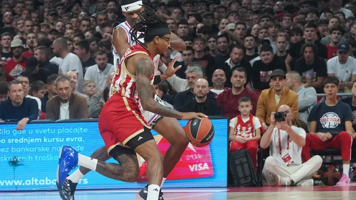 Crvena zvezda - Pariz: Dominacija crveno-belih u nastavku! Moneke pleše po parketu!