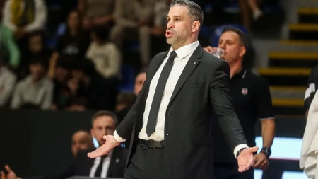 Haos na utakmici: Alimpijević oterao igrača u svlačionicu (VIDEO)