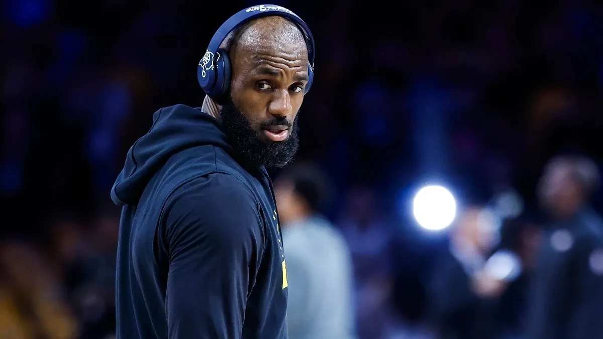 Lebron poludeo odmah: "Kralj" izvređao navijača (VIDEO)