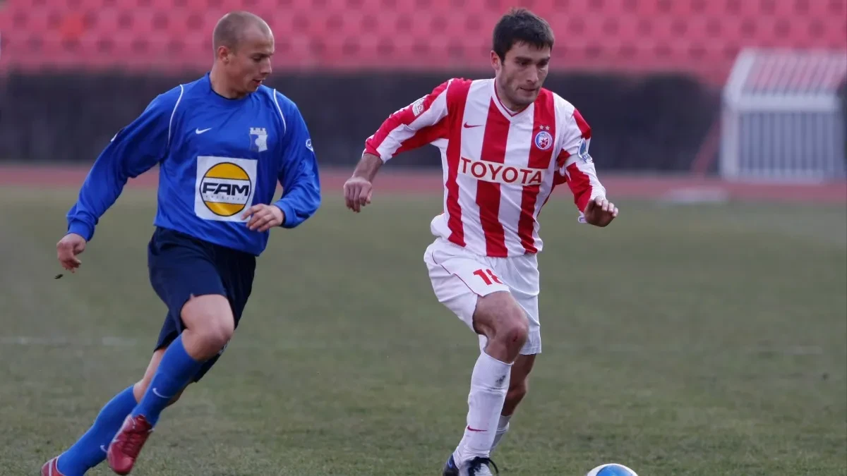 Ceo tim Zvezde ga tražio po kafanama u Kruševcu, Ronalda stavio u džep: Nikada ne biste prepoznali štopera kog je Piksi doveo u Zvezdu i koji je mnogo voleo pljeskavice