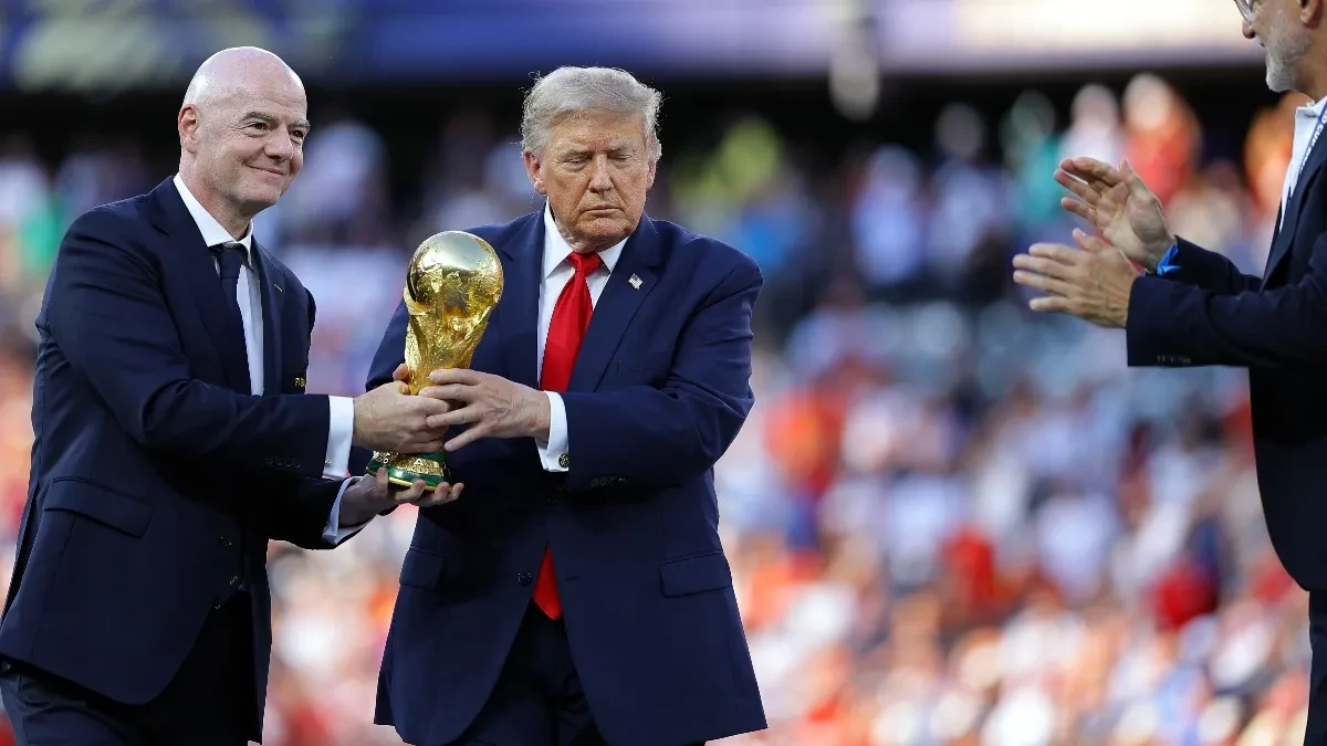 Sve mu se ruši kao kula od karata, ali je Infantino ubeđen: Imam podršku svetskog fudbala