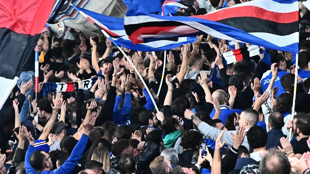 Navijači ispred kuće direktora kluba istovarili gomilu stajskog đubriva