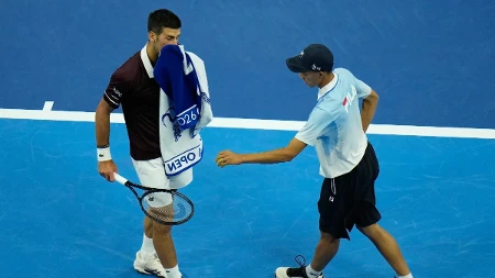 Đoković - Medvedev: Novak preokretom do prvog seta