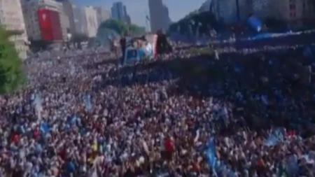 Gori Argentina! Nadrealne scene na ulicama, sve u znaku Mesijevog oproštaja (VIDEO)