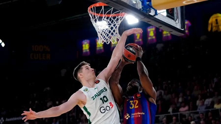 Dva brejka u Evroligi: Olimpijakos silan protiv Efesa, nestvaran trijumf Žalgirisa u "Blaugrani", Alimpijević slavio u Vitoriji