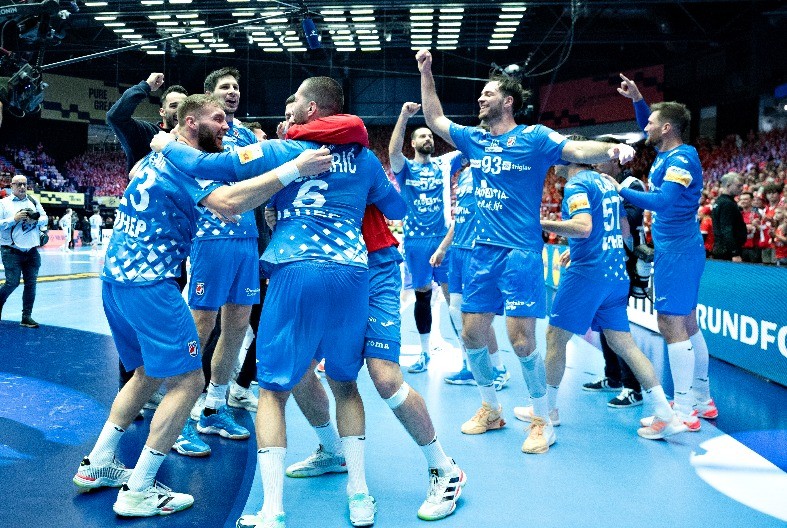 REGION BRUJI O POTEZU HRVATA Pogledajte uz koju pesmu su proslavili osvajanje bronze (VIDEO)