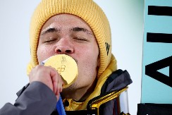 ON JE NAJVEĆI HIT ZIMSKIH IGARA Ispisao istoriju zlatnim slovima u ski skokovima, a ima strah od visine
