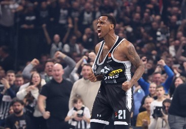 KAKAV MEČ Brutalna partija Džejmsa Nanelija