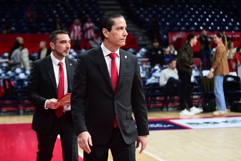 POZNATO LICE Bivši trener Zvezde dočekao crveno-bele u Atini