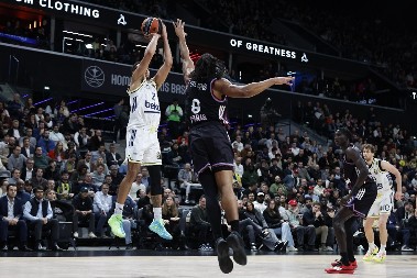 LUDNICA U ATINI Boldvin srušio PAO u poslednjoj sekundi