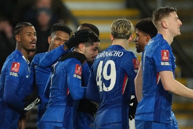 ČELSI U OSMINI FINALA FA KUPA Neto het-trikom i golom iz kornera ispravio brljotine Delpa i Estevaa