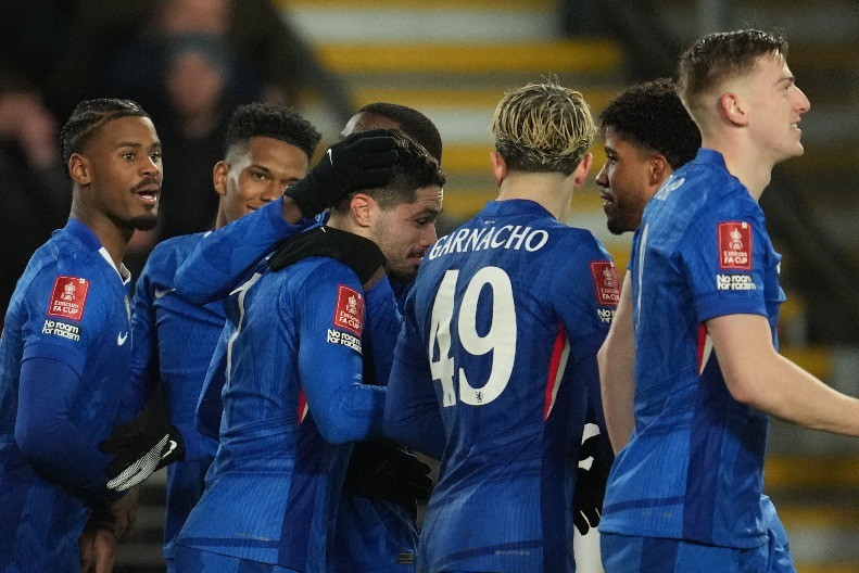 ČELSI U OSMINI FINALA FA KUPA Neto het-trikom i golom iz kornera ispravio brljotine Delpa i Estevaa