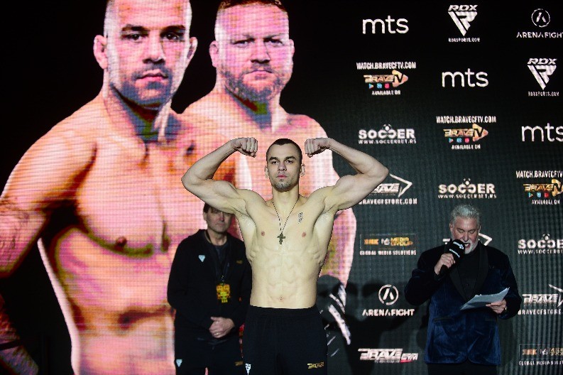 SRBI SJAJNO STARTOVALI NA MMA SPEKTAKLU Sve pršti u "Pioniru": Posle Todorovića i Mićović ostvario pobedu