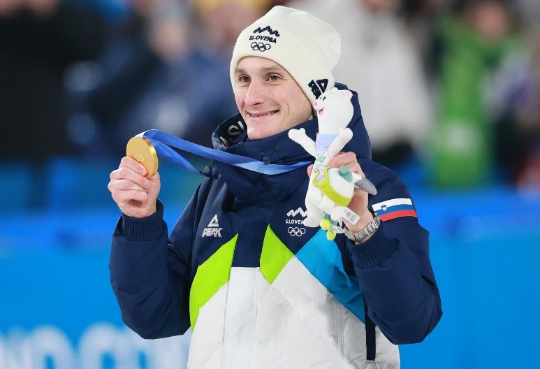 FANTASTIČNI SLOVENAC Domen Prevc postao olimpijski šampion u skijaškim skokovima