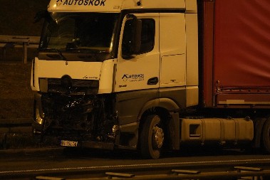 POTPUNO SMRSKAN PREDNJI DEO KAMIONA Pojavile se fotografije sa mesta pogibije Tatjane Ječmenice