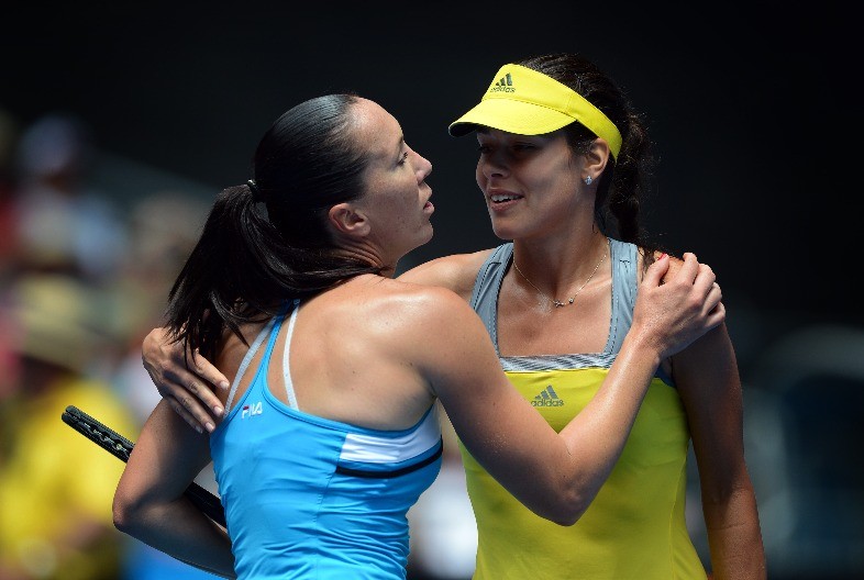 "NEKO ISPIJA KAFE, DOK SE NEKO BORI..." Zašto Ana i Jelena ne govore? Mnogi misle da je baš ovo razlog