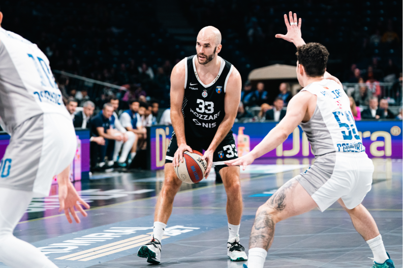 PARTIZAN - BUDUĆNOST Žestoka borba u Areni, crno-bele u prednosti