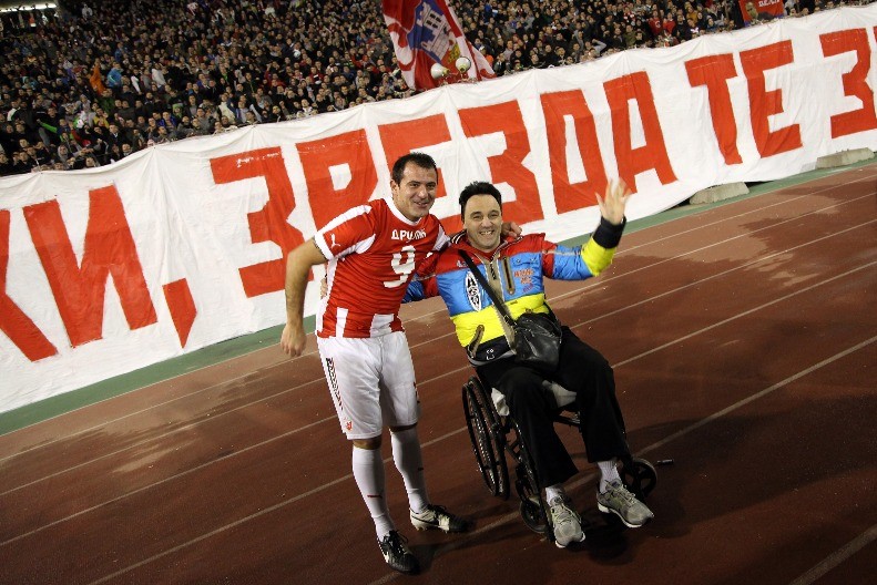 "CRVENA ZVEZDA NE ZABORAVLJA SVOJE HEROJE" U prodaji replika dresa koji je Zvonko Milojević nosio na 100. večitom derbiju