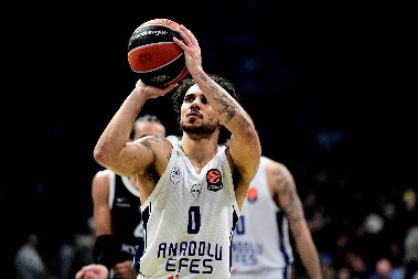 DOBRE VESTI ZA EFES, LOŠE ZA ZVEZDU Šejn Larkin se vraća na teren