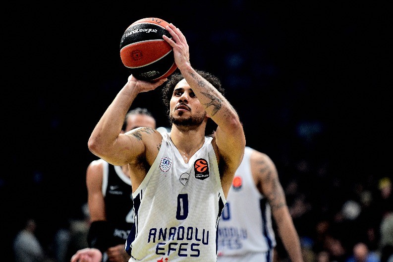 DOBRE VESTI ZA EFES, LOŠE ZA ZVEZDU Šejn Larkin se vraća na teren