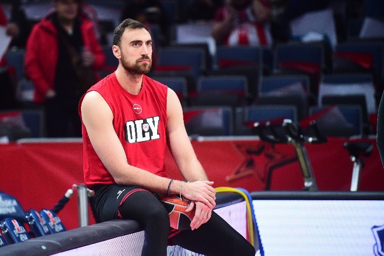 ALARM U OLIMPIJAKOSU Milutinov doživeo povredu pred finale Kupa