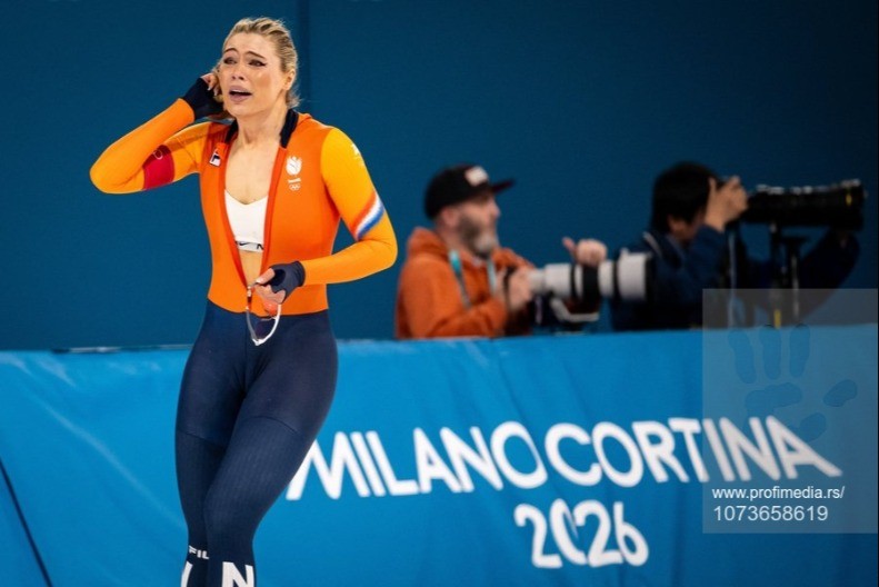 ZGODNO TELO I TRKAČKO ODELO Kazniće Holanđanku zbog raskopčanog kostima? Nema šanse...