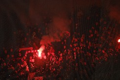 NAVIJAČI LILA ODUŠEVILI SRBE Francuzi razvili transparent posvećen Kosovu, Zvezda se odmah oglasila