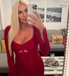 PRKOSI GODINAMA Atraktivna srpska odbojkašica ima novi klub u 43!