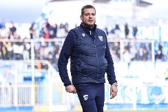 ZNAM KOLIKO BOLI KADA NE MOŽEŠ DA KAŽEŠ "MAMA, VOLIM TE" Emotivni Nenad Lalatović, pre svakog meča ljubi poseban medaljon