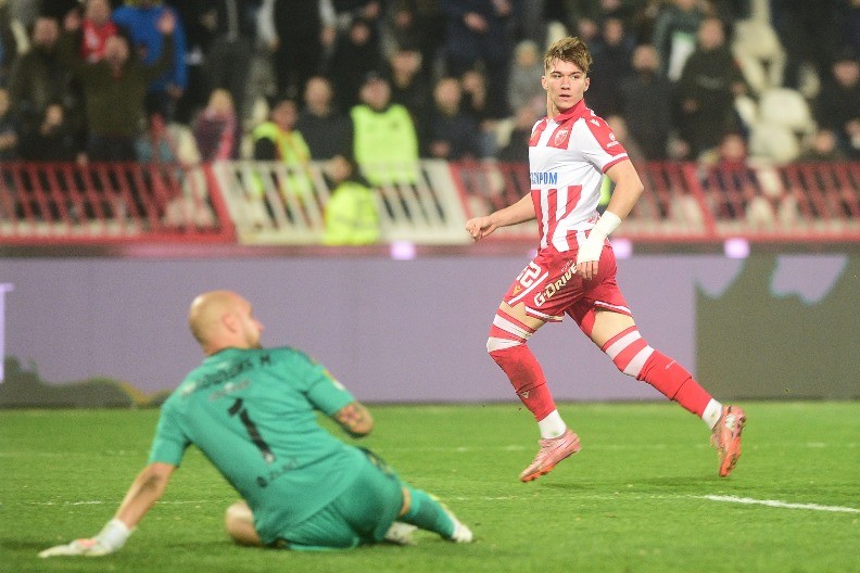 SKAUTI PREPLAVILI "MARAKANU" Ljudi iz Arsenala, Njukasla, Atletika, Marseja gledali Zvezdu, a razlog je jedan fudbaler