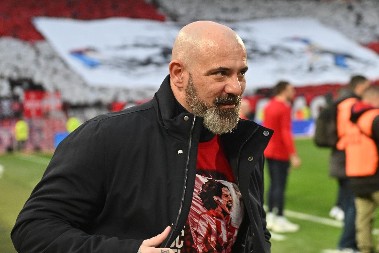 NIJE MOGAO DA SMIRI EMOCIJE Dejan Stanković pogledao u nebo i zaplakao, a razlog je samo jedan (VIDEO)