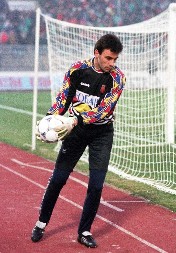 DEKI, KUME, UDRI ZA MENE! 