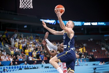 VELIKE POBEDE NAŠIH KOMŠIJA Hrvatska šokirala evropskog i svetskog prvaka, BiH razbila Švajcarsku i zapretila Srbiji