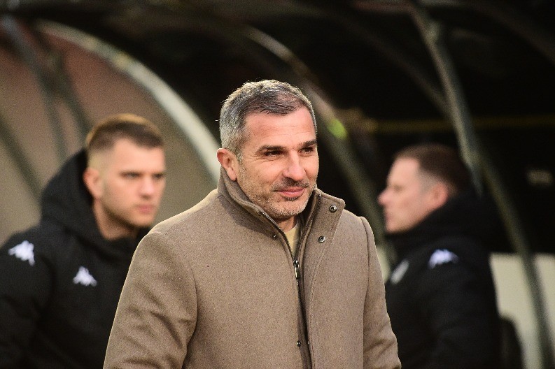 "JOŠ UVEK SMO..." Trener Partizana nikad kraći posle pobede u Surdulici 