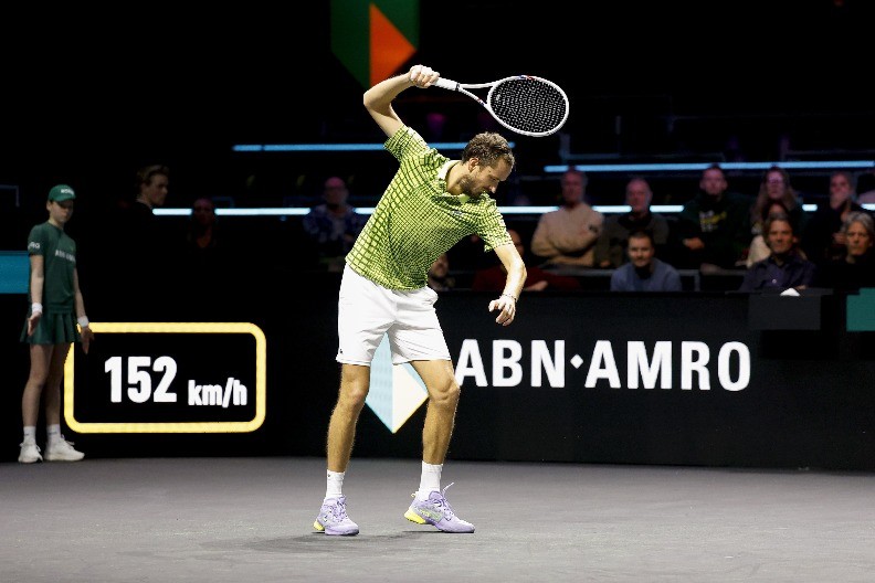 IZLIV BESA Rus napravio pravi skandal u Roterdamu: Izgubio u prvom kolu, pa divljao na terenu