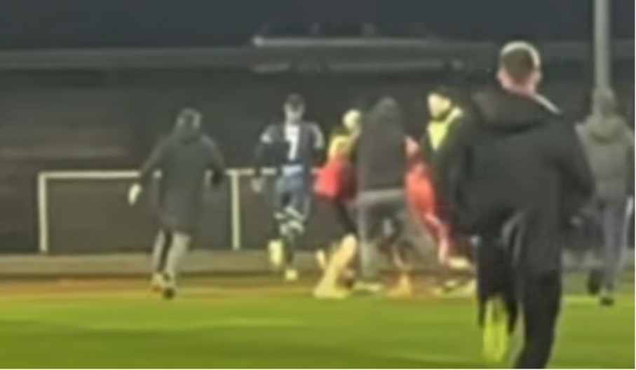 SKANDAL U KOMŠILUKU Strašan prizor: "Igrači pretukli našeg fotografa" (VIDEO)