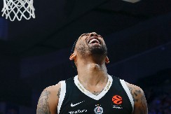 DA LI KARLIK OSTAJE U PARTIZANU?