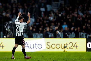 BLIŽI SE KRAJ SAGE Vlahović pred potpisom