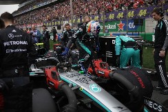 SUZE KOJE OBILAZE SVET Antoneli se rasplakao posle istorijske pobede (FOTO)