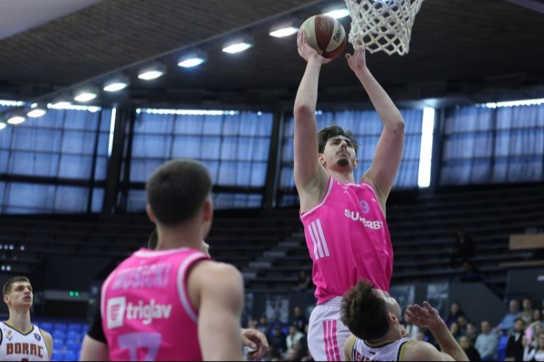 BRUTALNA ČETVRTA ČETVRTINA Mega zgromila Čačane