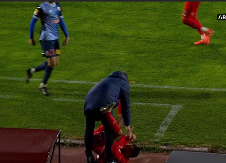 BIZARNO Trener Vojvodine dobio kramponima po čelu (FOTO)