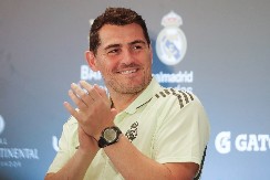 "UBEĐENA SAM DA IZA SVAKOG NJEGOVOG LAJKA..." Novinarka obrukala fudbalsku legendu: Čuveni golman ponovo u centru skandala