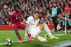 "S.... SE DEŠAVAJU" Lang se oglasio posle jezive povrede, nasmejan i spreman za šalu (FOTO)