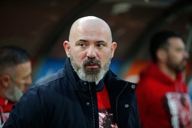 STANKOVIĆ SE OGLASIO PRED RADNIČKI Trener Zvezde pohvalio Nišlije, pa se dotakao odnosa sa Kataijem