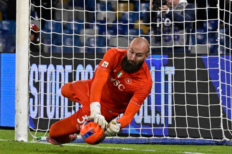 VANJA SAČUVAO MREŽU Napoli ne odustaje od titule